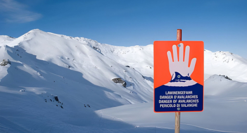 Valanga sul Ghiacciaio dello Stubaital: Nove Sciatori Travolti in Austria, Tutti Tratti in Salvo